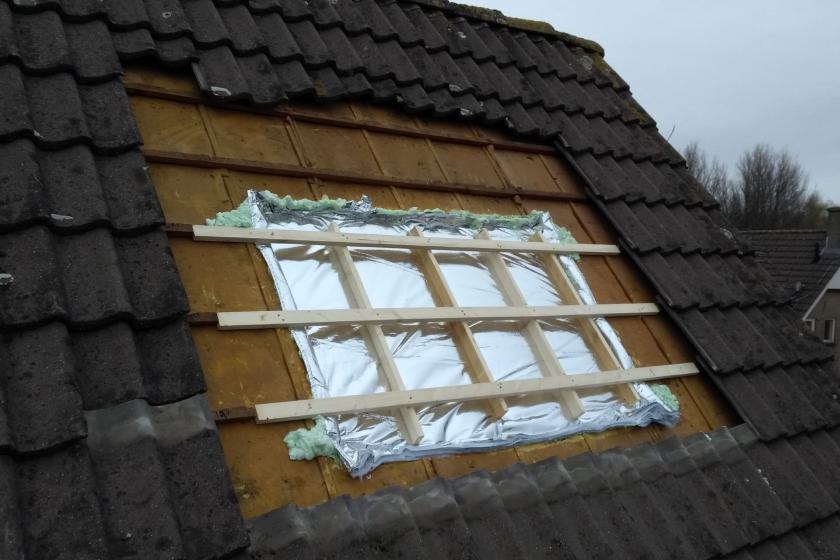 Dakraam verwijderen en dakbeschot aanhelen is ook mogelijlijk bijv voor zonnepanelen.